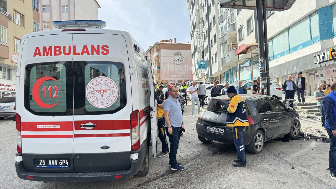 Erzurum’da iki aracın çarpışması sonucu 6 kişi yaralandı
